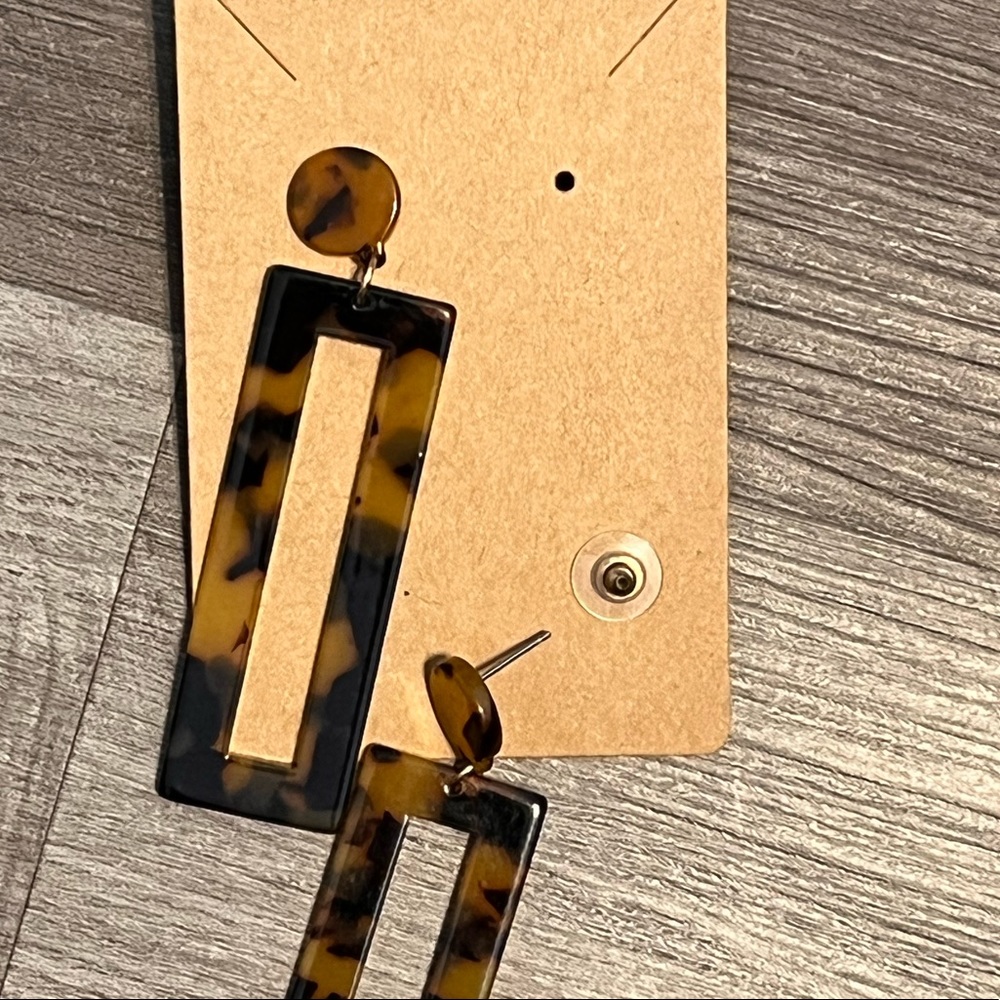 Tortoise Shell Earrings - Picture 3 of 3